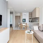 Square By Renters Apartment *