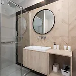 Square By Renters Apartment *