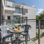 Apartment Square By Renters
