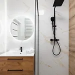 Square By Renters Apartment